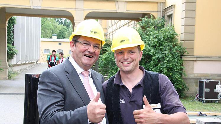 Die beiden Kranführer Franz Josef Pschierer (links) und Manuel Ambruß.