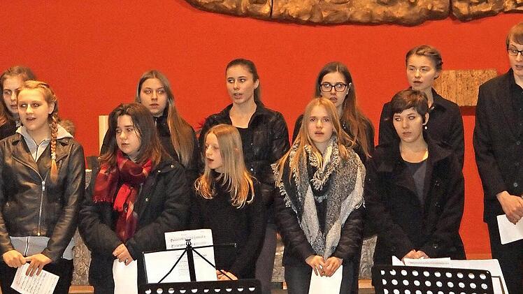 Der Jugendchor von St. Magdalena in Ebelsbach und St. Kilian in Haßfurt begeisterte mit modernen Liedern.