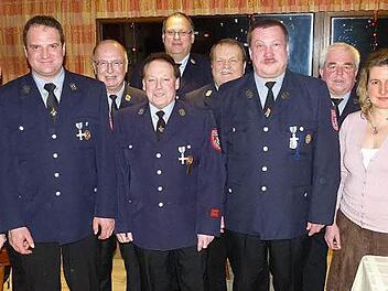 Renè Hasse (zweiter von links) ist neuer Vorsitzender der Feuerwehr Ludwigschorgast. Unser Bild zeigt ihn zusammen mit (von links) stellvertretendem Landrat Jörg Kunstmann, Jochen Köhler, stellvertretendem Vorsitzenden Alfred Schreier, Reinhard Biedermann, Kreisbrandrat Stefan Härtlein, Kreisbrandmeister Karl Schott, Marco Wagner, stellvertretendem Vorsitzenden Ottmar Neff, Bürgermeisterin Doris Leithner-Bisani, Kommandant Stefan Braunersreuther und Kreisbrandmeisterin Daniela Wagner. Fotos: ...