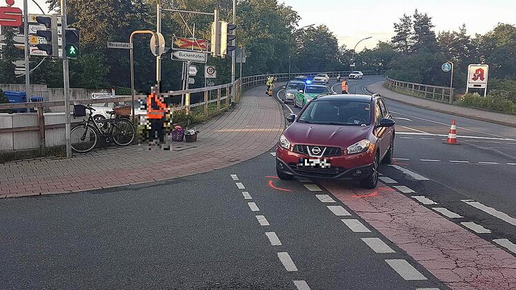 An dieser Stelle erfasste das Auto die Radfahrerin. Foto: News5/Merzbach