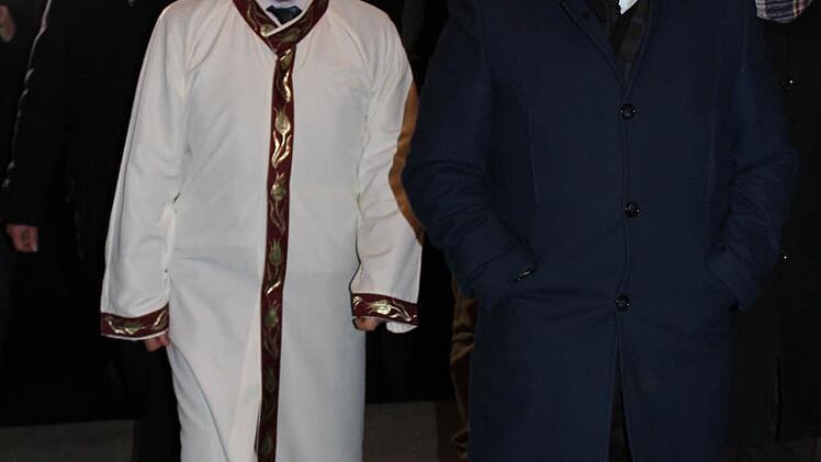 Imam Osman Harbi betritt das evangelische Gotteshaus. Foto: Manja von Nida