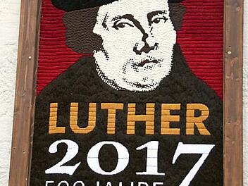 Zum Reformationsjubiläum haben die Frauen der Lichtstube in Gemünda ein zwei mal einen Meter großes Lutherportrait gestickt. Foto: B. Knauth