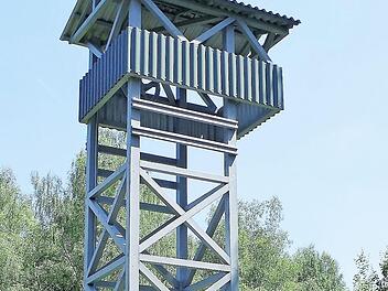 Seit einigen Monaten hat St. Katharina wieder einen acht Meter hohen Förderturm. Foto: Gerd Fleischmann