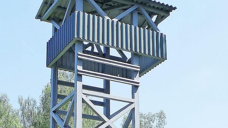 Seit einigen Monaten hat St. Katharina wieder einen acht Meter hohen Förderturm. Foto: Gerd Fleischmann