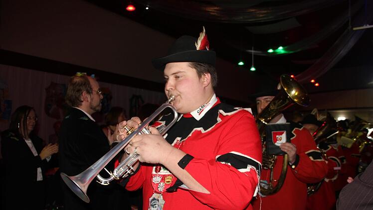 Musikalischer Einzug des Prinzenpaares. Foto: Veronika Schadeck