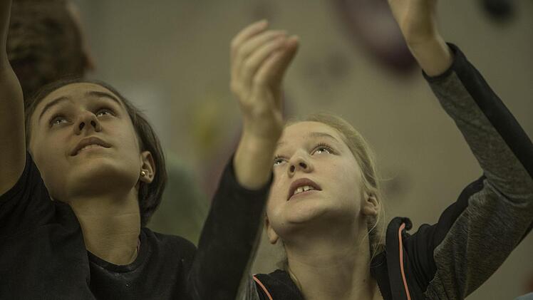 Sie waren diesmal die Stärksten bei den Mädels bis 15: Antonia Müller und Kathi Ruckdäschel. Trotz gemeinsamer Routenanalyse blieb das Dach ihrer Superfinalroute unbezwungen.