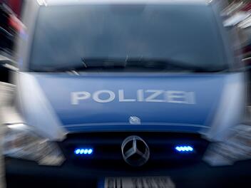 A3 bei Parsberg: Mutmaßlicher Schleuser nach Verfolgungsjagd mit Polizei in Müllcontainer gefunden