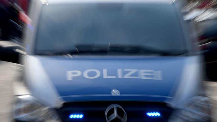 A3 bei Parsberg: Mutmaßlicher Schleuser nach Verfolgungsjagd mit Polizei in Müllcontainer gefunden