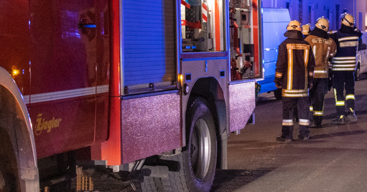 Großeinsatz im Kreis Main-Spessart: Terrasse und Balkone in Flammen