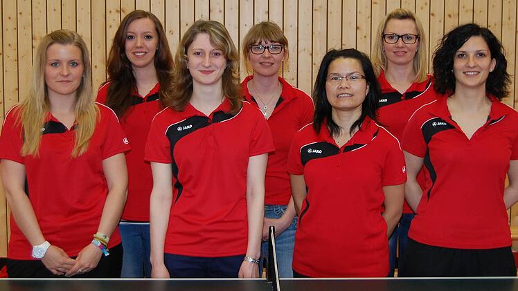 Die Damen des TSV Windheim III wurden Meister der 2. Kreisliga und steigen in die 1. Kreisliga auf. Unser Bild zeigt das erfolgreiche Team mit (von links) Annika Hammerschmidt, Steffi Detsch, Linda Hammerschmidt, Carina Schnappauf, Pranee Erhardt, Joanna Neubauer und Alexandra Fehn.  Foto: mt