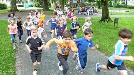 Im Stadtpark rannten die Pestalozzischüler für den guten Zweck. Foto: privat