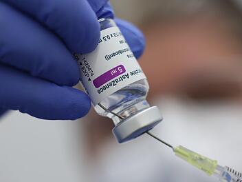 Auch wenn Astrazeneca jetzt freigegeben wurde - die Diskussionen über den Impfstoff hören nicht auf.
