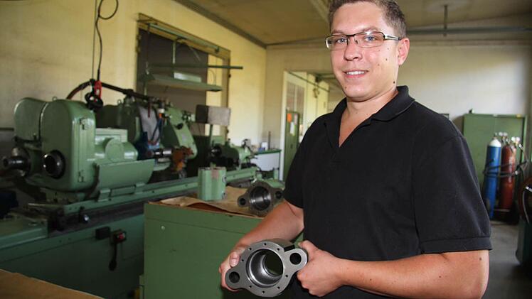 Der Enkel des Firmengründers, Christian Schmied (27), ist für Fertigung und Steuerung zuständig und ist ebenfalls Gesellschafter Foto: Adam