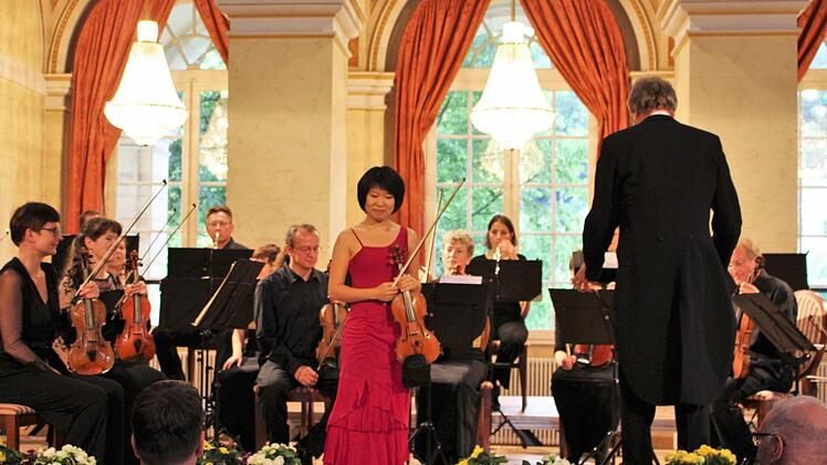Das virtuose Spiel der Chinesin Tianwa Yang fesselte alle Gäste am Samstagabend im Rahmen des Sommerkonzerts des Bayerischen Kammerorchesters Bad Brückenau.  Foto: Julia Raab