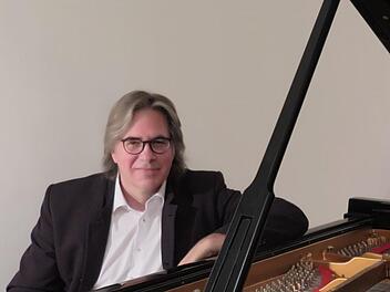 Regionalkantor Peter Rottmann freut sich auf den Tag, an dem die Kirchenchöre wieder proben können und Konzerte wieder möglich sind. Foto: Heike Beudert