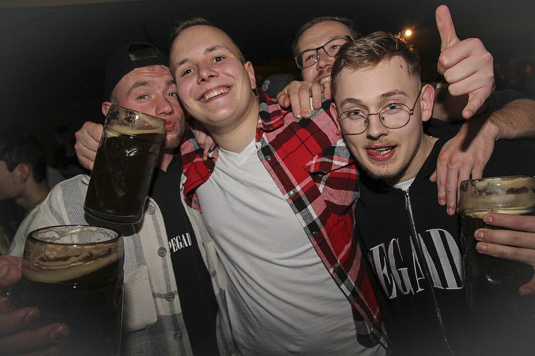 Die Partyband "Power" heizte ordentlich ein.
