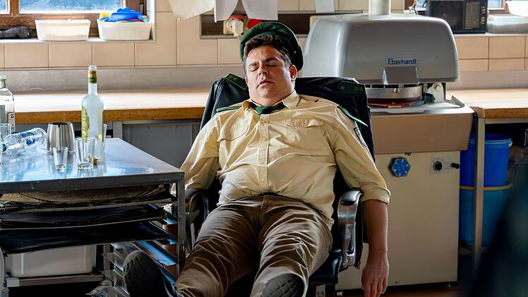 Riiiiiiiiiiiiiiiiiiiedl! - Der ewige Polizemeister (Paul Sedlmeir) hat einen im Tee - gelinde gesagt.