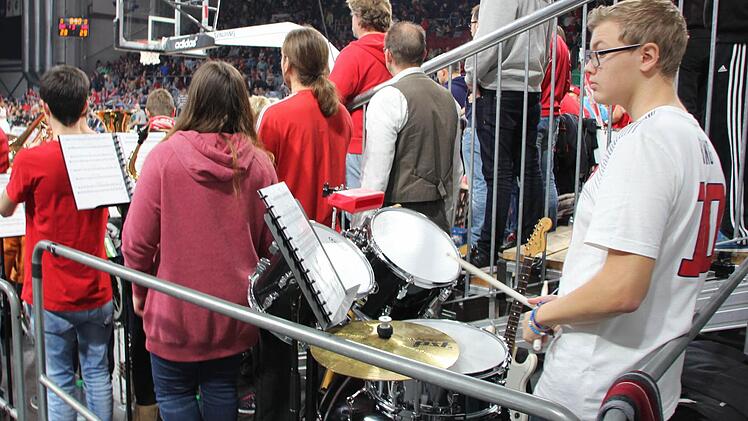 Alex Klein an seinem Instrument und in seinem Element. Foto: Ralf Kestel