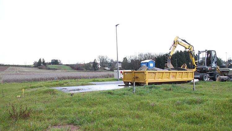 In Lettenreuth hat die Gemeinde sechs Bauplätze erschlossen. In der Bürgerversammlung regte sich Kritik am hohen  Quadratmeterpreis. Gerda Völk