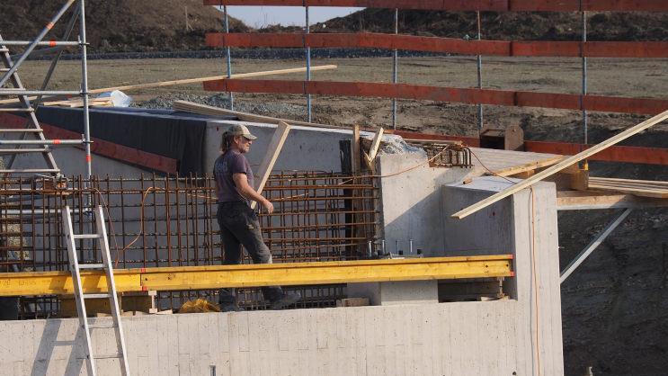 Arbeiten am Brückenbauwerk Vogtendorfer Weg.