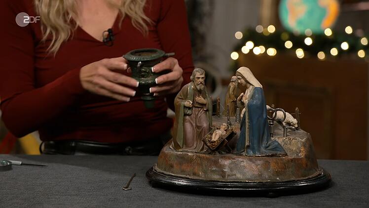 Eine historische Krippe kam bei "Bares f&uuml;r Rares" auf den H&auml;ndlertisch.