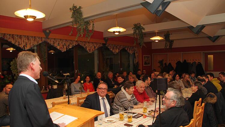 Günther Stenglein bei seiner Wahlveranstaltung in Willmersreuth. Foto: Jürgen Gärtner