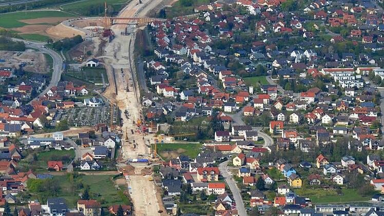 Bick auf die Bahnbaustelle bei Breitengüßbach Foto: Ronald Rinklef