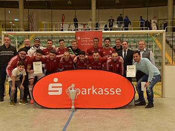 Stadtmester 2017 wurde Bezirksligist SV Bosporus Coburg, der im Finale den SV Ketschendorf mit 3:0 besiegte. Fotos: Jens Gundermann