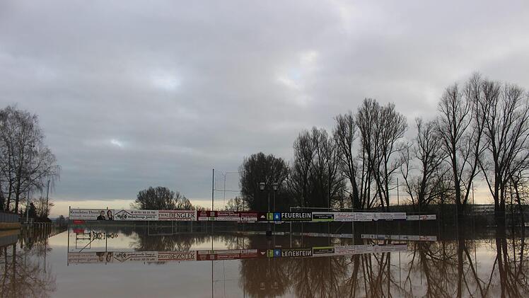 Hochwasser im Aischgrund.  Foto: Yannick Hupfer