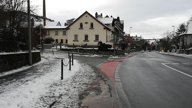 Der Radweg in der Wilhelm-Meußdoerffer Straße ist so gut wie nicht nutzbar. Lediglich den Kreuzungsbereich hat man freigehalten.Foto: privat