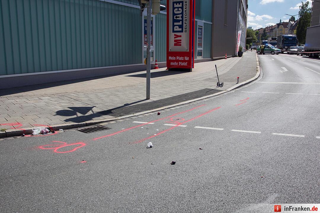 Fußgängerin stirbt bei Unfall in Nürnberg