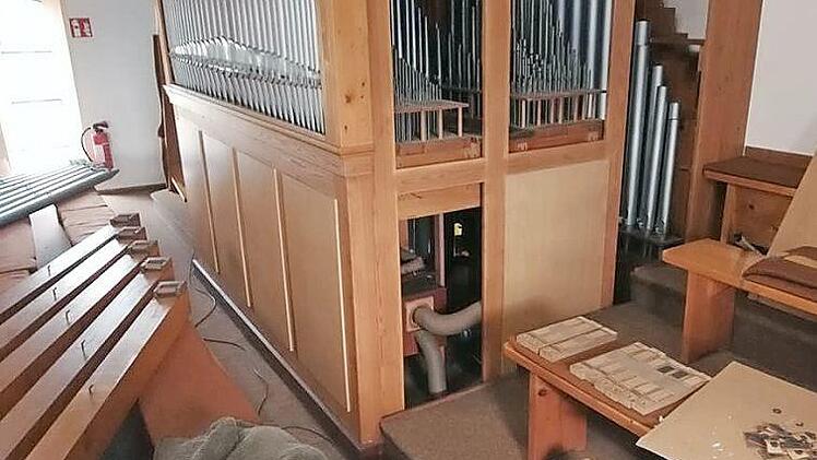 Die Steinmeyer-Orgel aus dem Jahr 1948 hat Organist Florian Beetz gereinigt und instandgesetzt. Foto: Uwe Thoma