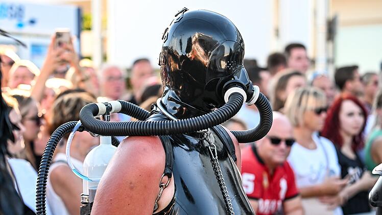 Lack-und-Leder-Schiff