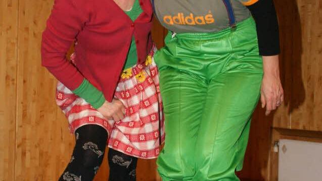 Kindermund tut Wahrheit kund: Gabi Arnhold (links) und Gabi Kraus als "Tschakeline und Klaus-Wernerle".