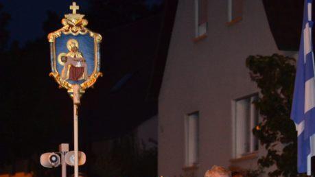 Mit einer Lichterprozession wurden die Wanderer empfangen.
