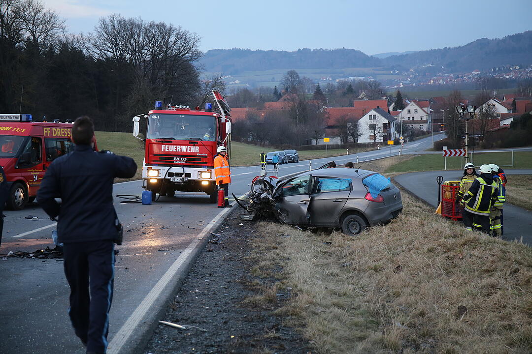 Frau stirbt nach Frontalcrash im Landkreis Bayreuth