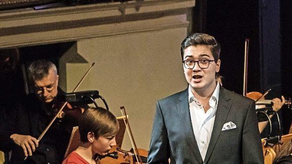 Der F&ouml;rderpreistr&auml;ger der Stadt Coburg, Lars Tappert (Tenor), ist einer der Gesangssolisten des Chors "Unerh&ouml;rt" und wird in Witzmannsberg zu h&ouml;ren sein.  Foto: Jochen Berger
