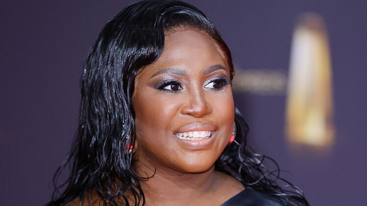 Motsi Mabuse hat mit Babybauchfotos für Verwirrung unter ihren Fans gesorgt.