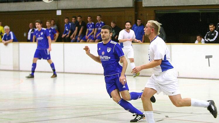 Der Marktleugaster Oliver Turbanisch (rechts) und Sebastian Holhut vom VfB im Halbfinale.