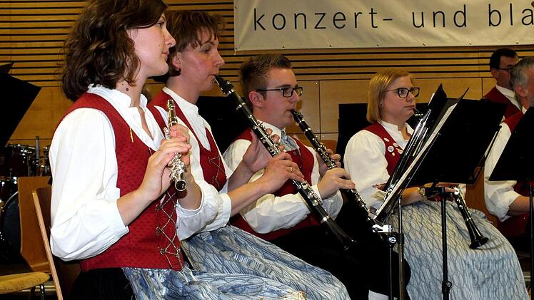 Mit Querflöte und Klarinette trugen diese Musiker zum Gelingen des Frühjahrskonzertes bei.