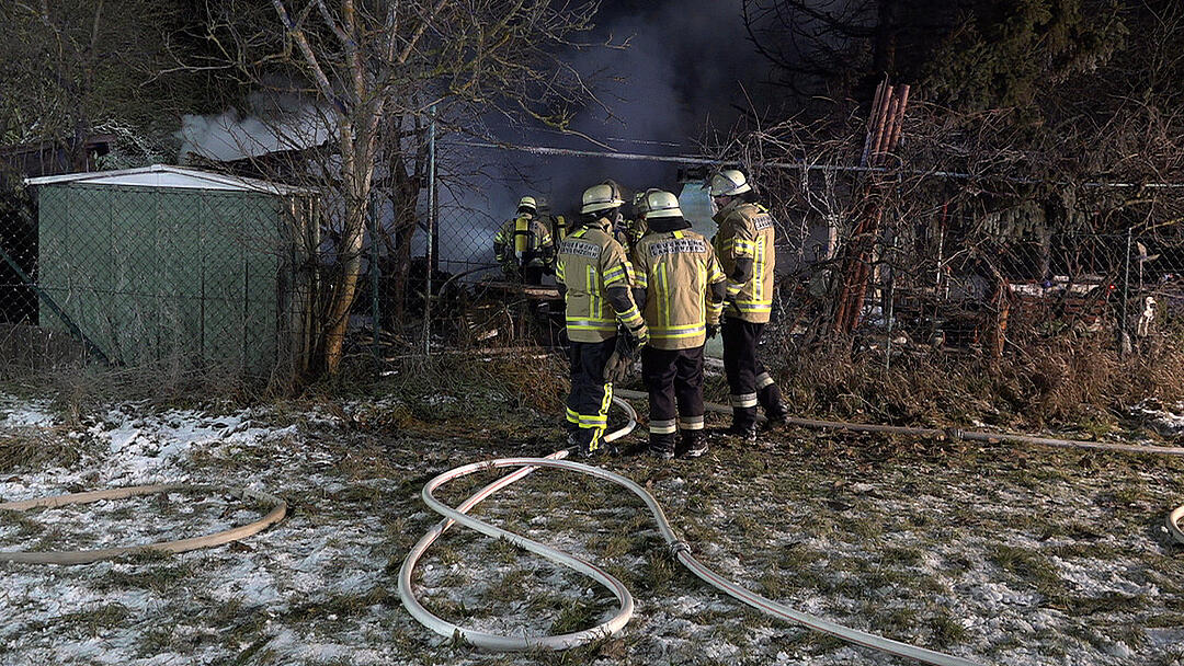 Tragödie in Mittelfranken: 56-Jähriger und seine zwei Hunde sterben bei Feuer in Gartenlaube