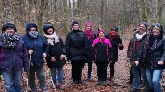 Bis zu 15 Teilnehmer haben die Gruppen, die Margit Schreppel durch die Wälder führt.Archiv Margit Schreppel