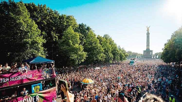 Einst war Techno eine Sub- und Popkultur, zu der Millionen Menschen gemeinsam feierten. Doch k&ouml;nnen ihre Musik und ihr Lifestyle heute noch mal wiederbelebt werden, in einer Zeit, die gepr&auml;gt ist von Konflikten, Ausgrenzung und dem Verschwinden gemeinsamer kultureller R&auml;ume?