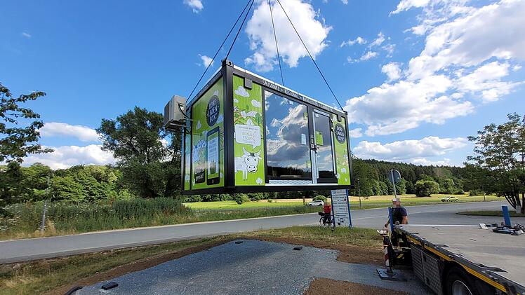 Erste "Dorfladenbox" in Franken feiert Eröffnung - Betreiber erläutert Konzept