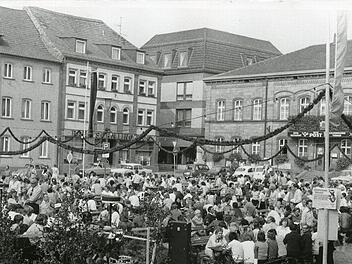 "Weinmarkt" auf dem Marktplatz im Jahr 1976 Fotos: Archiv