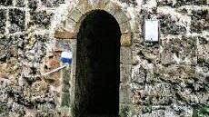 Erst Ende des 19. Jahrhunderts wurde der untere Eingang in die 3,80 Meter dicken Mauern gebrochen.