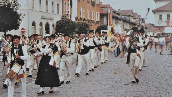 Musikkapelle aus Villeneuve-sur-Lot im Neustadter Kinderfestumzug Repros: Dieter Seyfarth