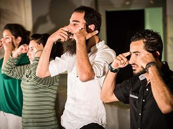 Theaterspiel zum 30-jährigen Bestehen des Eine-Welt-Ladens: Vier syrische Flüchtlinge präsentieren am Freitag, 29. September, um 19 Uhr das Theaterstück "Jasmin, der aus dem Orient kam" in der Galerie Form & Farbe. Eine-Welt-Gruppe