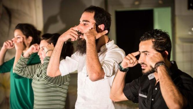 Theaterspiel zum 30-jährigen Bestehen des Eine-Welt-Ladens: Vier syrische Flüchtlinge präsentieren am Freitag, 29. September, um 19 Uhr das Theaterstück "Jasmin, der aus dem Orient kam" in der Galerie Form & Farbe. Eine-Welt-Gruppe