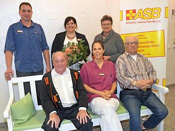 Neue Leitung im ASB-Seniorenzentrum Rodachtal (hinten von links): Patrick Barnickel (Pflegedienstleiter), Anna Schneider (Einrichtungsleiterin), Christa Steiger (ASB-Kreisvorsitzende), (vorne) Alwin Schrepfer (Heimbeirat), Eva F&ouml;&szlig;el (stellvertretende Pflegedienstleitung), Werner Trautenberg ( Vorsitzender des Heimbeirates) Foto: K.-H. Hofmann